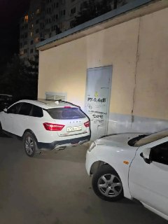 Владельцы автомобилей в Энгельсе, уберите машины от подстанции!