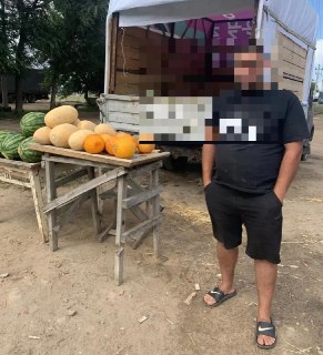 Неплательщик штрафов получил 30 часов обязательных работ за незаконную торговлю