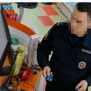 Парень в форме МВД попытался обойти очередь на заправке и попал в беду
