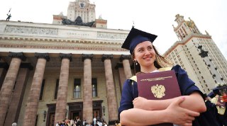 Российские студенты все чаще выбирают обучение за границей из-за конкуренции в РФ