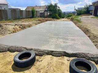 Благоустройство улицы Пионерской: продолжаются работы по бетонированию дорожного полотна